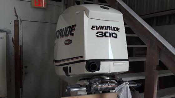 2014 Evinrude 300 hp,      Portland, Oregon, 97203